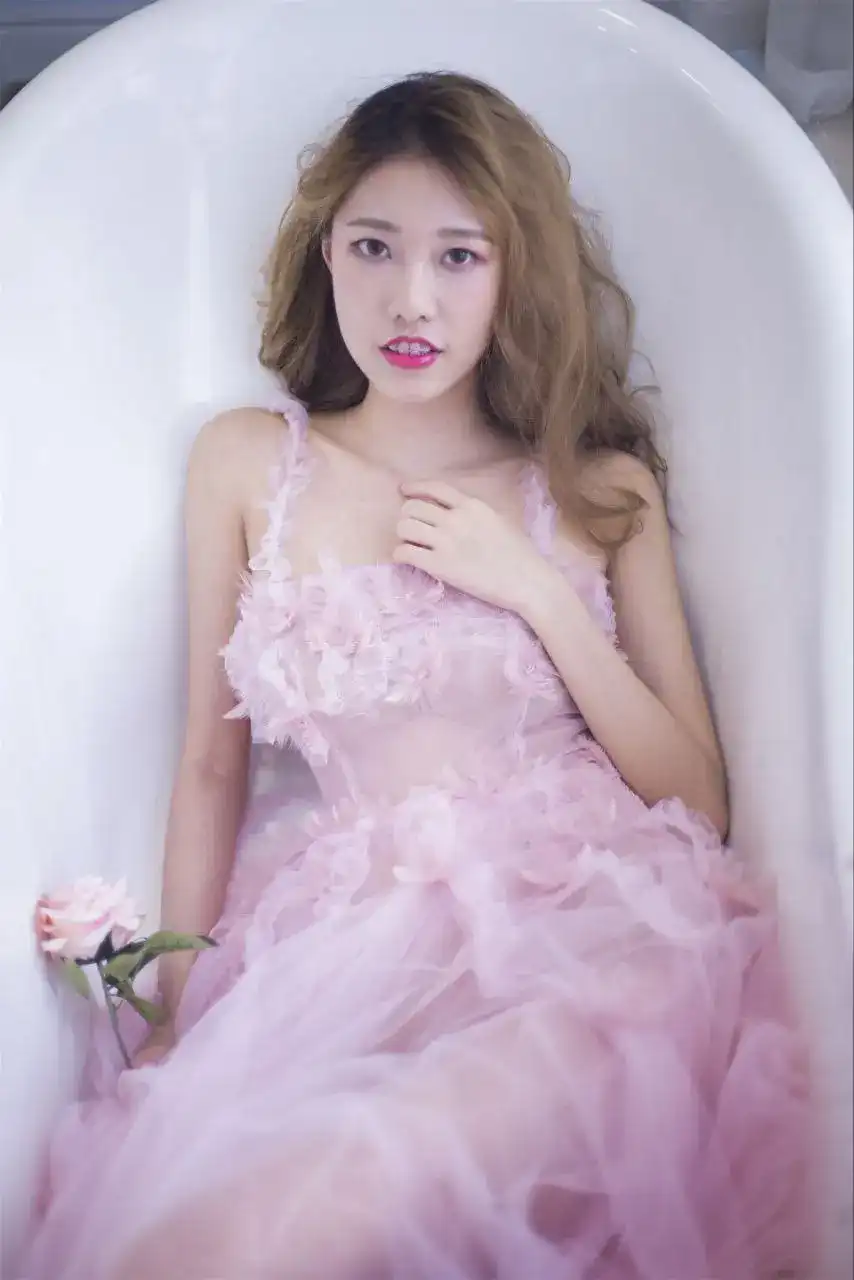 素人私房 极品国模 S4719  本套70P