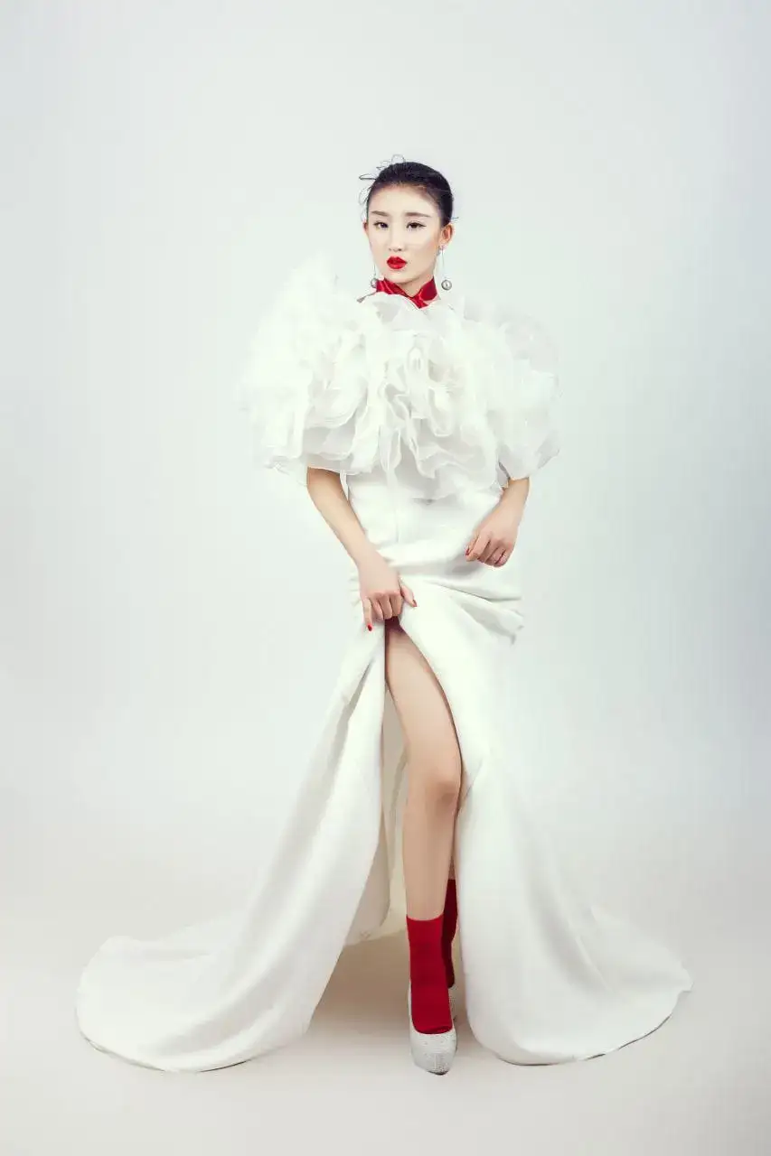 素人私访 极品国模 S4928   本套69P