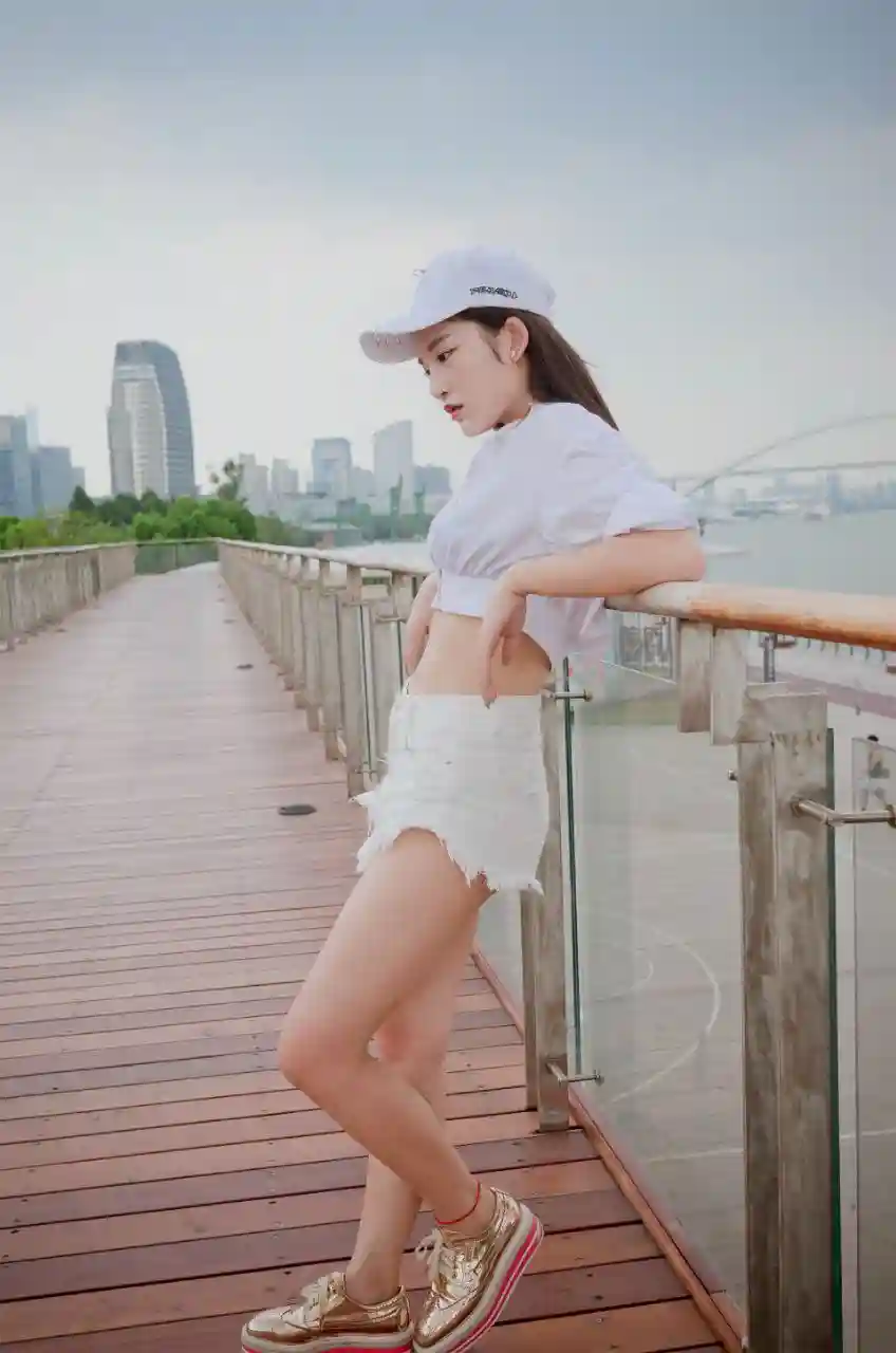 素人私房 极品国模 S4440  195P