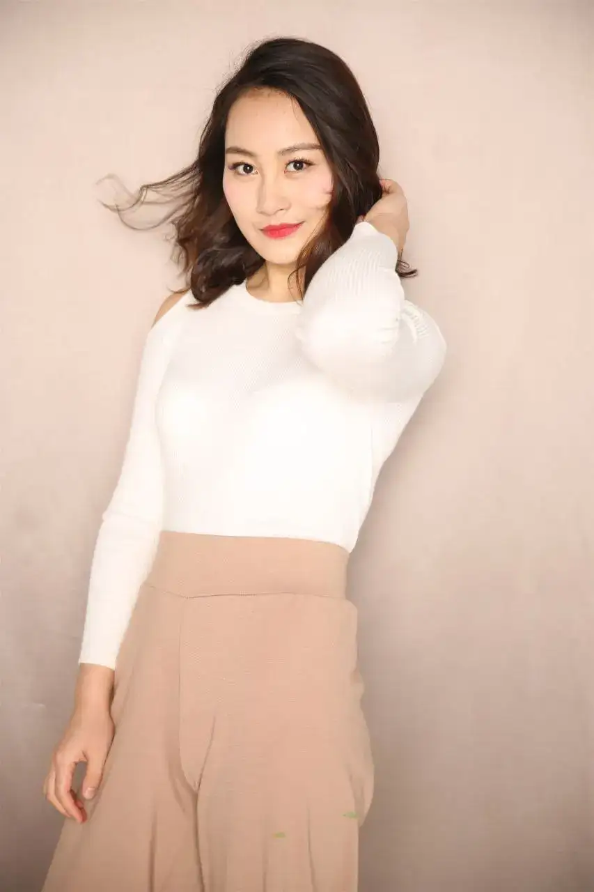 素人私访 极品国模 S4952   本套249P