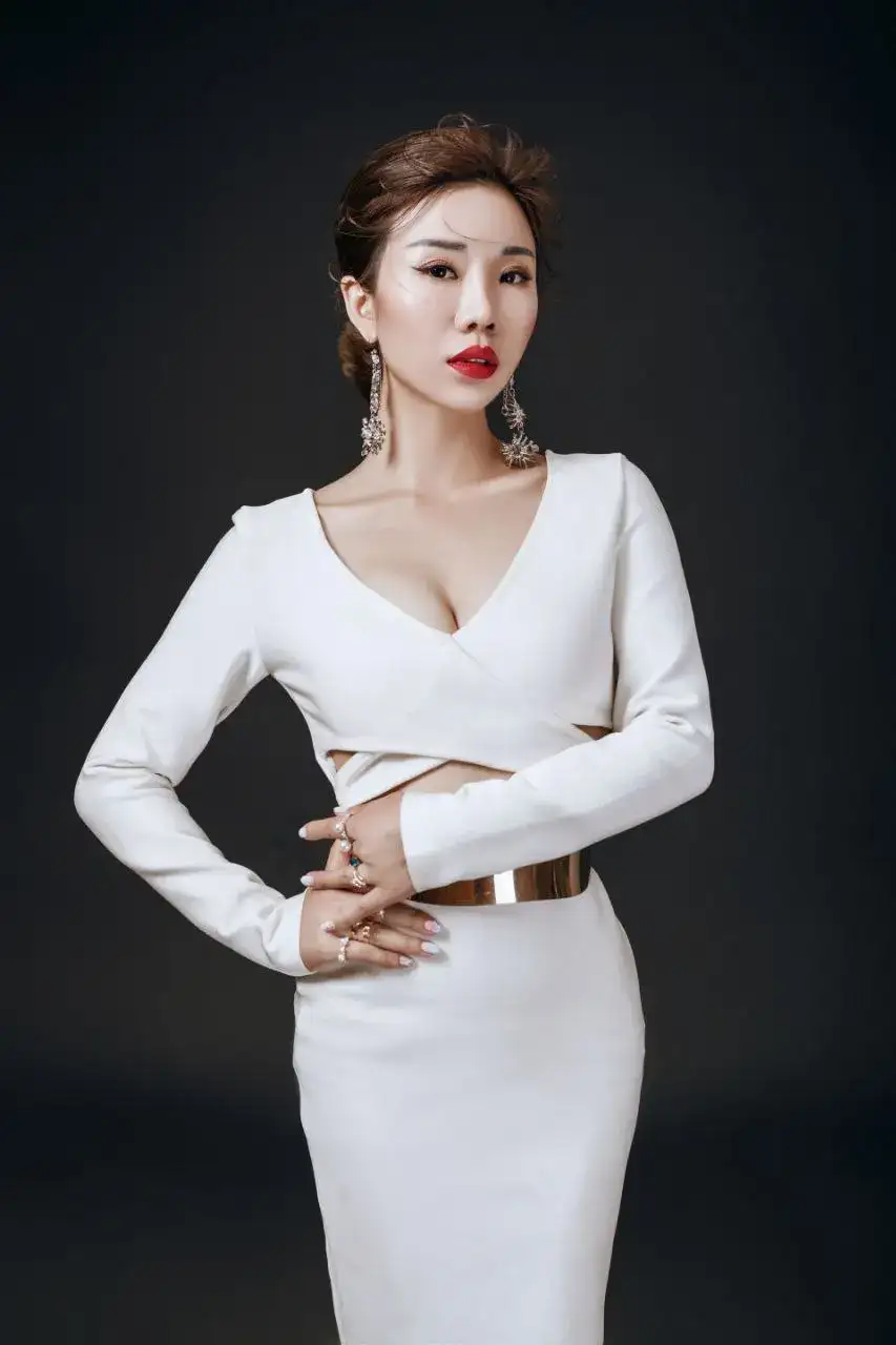 素人私访 极品国模 S4908   本套30P