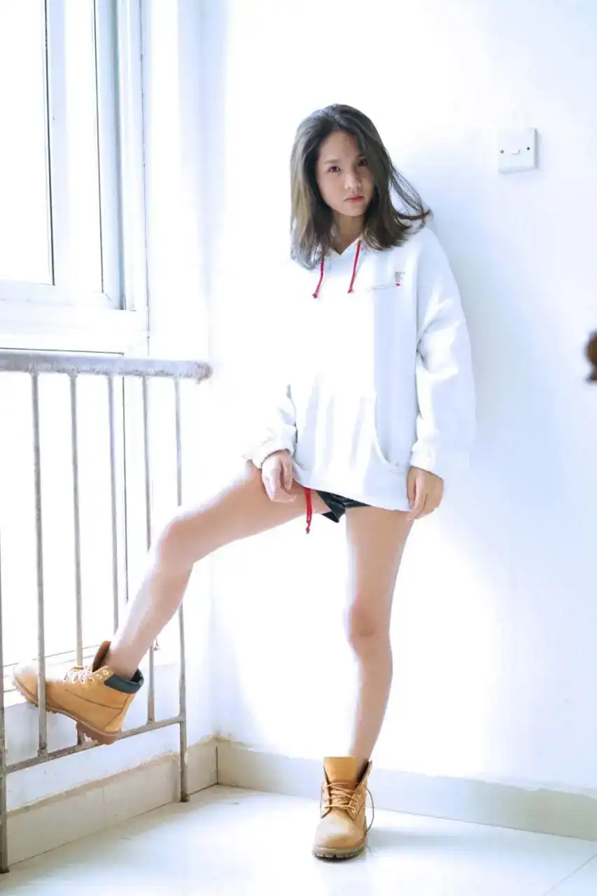 素人私访 极品国模 S4923   本套38P