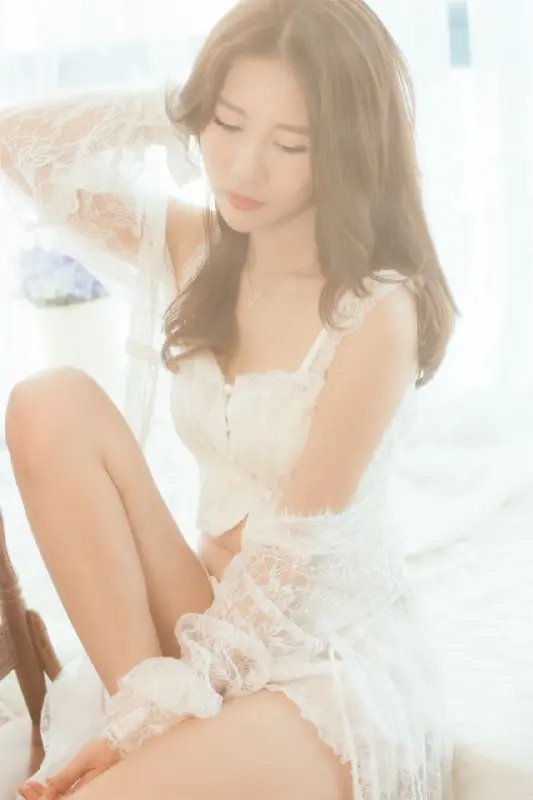 素人私房 极品国模 S3852  208P